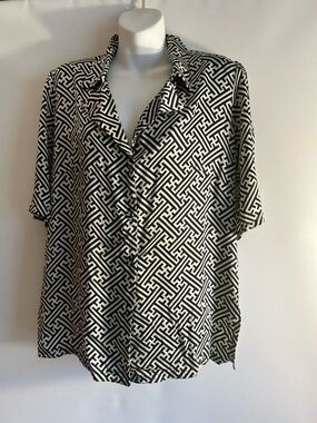 HOMEMADE BLACK AND IVORY SILKY SHORT SLEEVES PRINT BUTTON WITH SHOULDER PADS